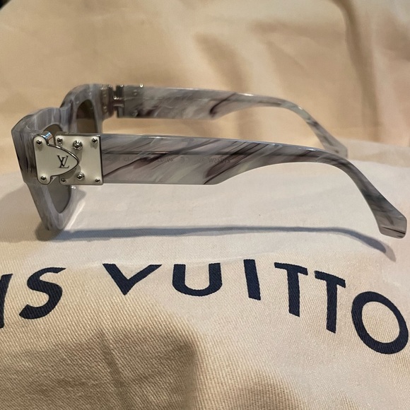 Luis Vuitton “Charleston” Mens Mirrored Sunglasses - Picture 2 of 14